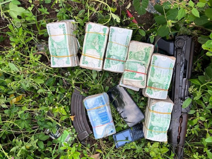 Ogun police neutralize kidnapping kingpin, recover AK-47 rifle, 20 rounds of ammunition, N2 million cash 1 Ogun police neutralize kidnapping kingpin, recover AK-47 rifle, 20 rounds of ammunition, N2 million cash