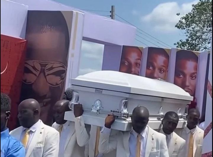 PHOTONews: Family, friends bid final farewell as Alex Ekubo is laid to rest in Abia 1 Alex Ekubo is laid to rest in Abia