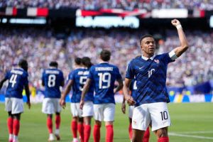 Mbappe breaks all-time goal record as France beat Senegal 3-1 at World Cup 2 Mbappe breaks all-time goal record as France beat Senegal 3-1 at World Cup