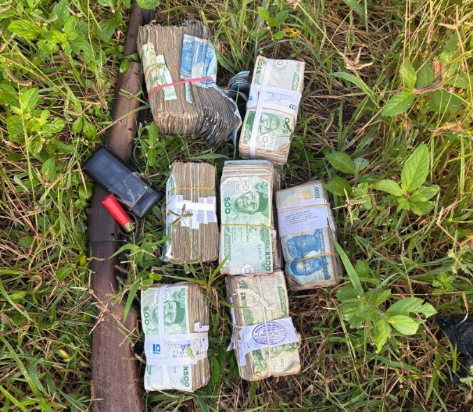 Ogun police eliminate 2 kidnappers, recover gun, ₦2.2m, phone, expended cartridge 1 Ogun police eliminate 2 kidnappers, recover gun, ₦2.2m, phone, expended cartridge