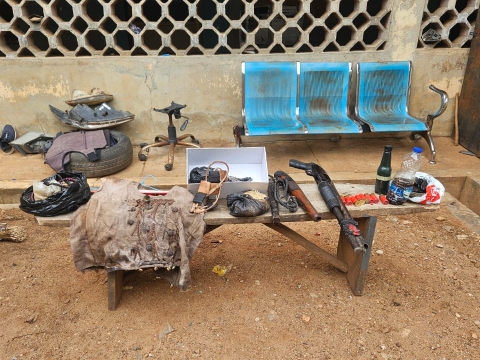 Oyo Police arrest 5 suspected armed robbers, recover guns, ammunition and criminal charms in Ibadan 1 Oyo Police arrest 5 suspected armed robbers, recover guns, ammunition and criminal charms in Ibadan