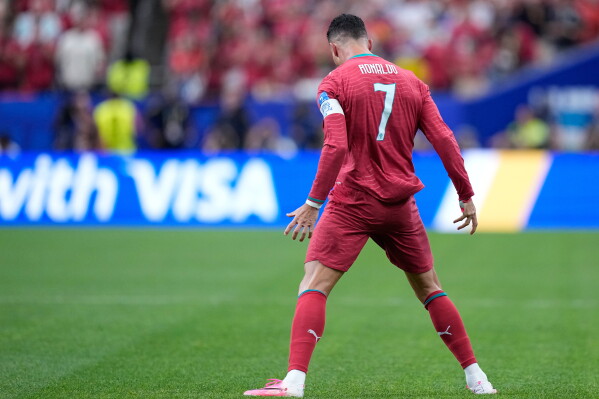 Ronaldo equals Eusébio’s World Cup record, scores twice as Portugal crush Uzbekistan 5-0 1 Ronaldo equals Eusébio’s World Cup record, scores twice as Portugal crush Uzbekistan 5-0
