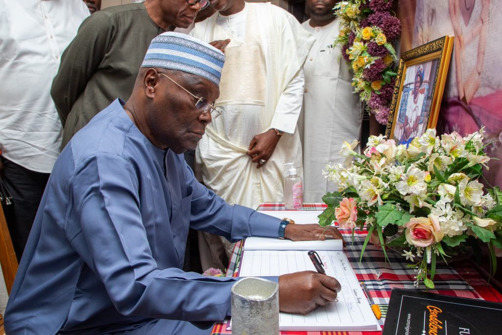 Atiku visits Amaechi, offers condolences over loss of mother (+photos) 3 Atiku visits Amaechi, offers condolences over loss of mother