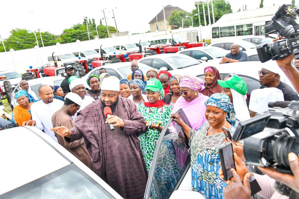 Bago presents vehicles to vice chairmen of 25 LG councils of Niger State 1 Bago presents vehicles to vice chairmen of 25 LG councils of Niger State