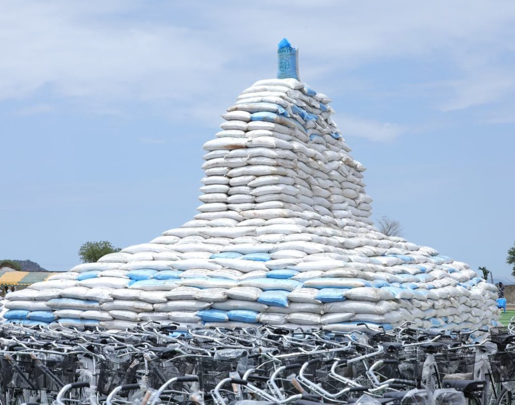 Borno: Zulum unveils 50% off fertiliser sale, free farm implement for 120,000 smallholder farmers 3 Borno: Zulum unveils 50% off fertiliser sale, free farm implement for 120,000 smallholder farmers