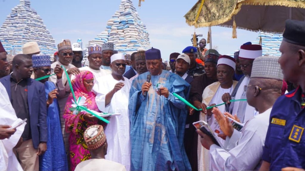 Borno: Zulum unveils 50% off fertiliser sale, free farm implement for 120,000 smallholder farmers 1 Borno: Zulum unveils 50% off fertiliser sale, free farm implement for 120,000 smallholder farmers