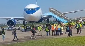 FG extends South Africa evacuation as Xenophobic attacks kill 2 Nigerians, final flight set for July 10 2 FG extends South Africa evacuation as Xenophobic attacks kill 2 Nigerians, final flight set for July 10