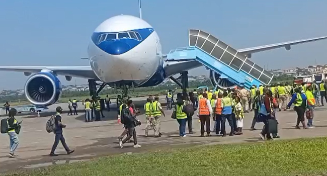 FG extends South Africa evacuation as Xenophobic attacks kill 2 Nigerians, final flight set for July 10 1 FG extends South Africa evacuation as Xenophobic attacks kill 2 Nigerians, final flight set for July 10