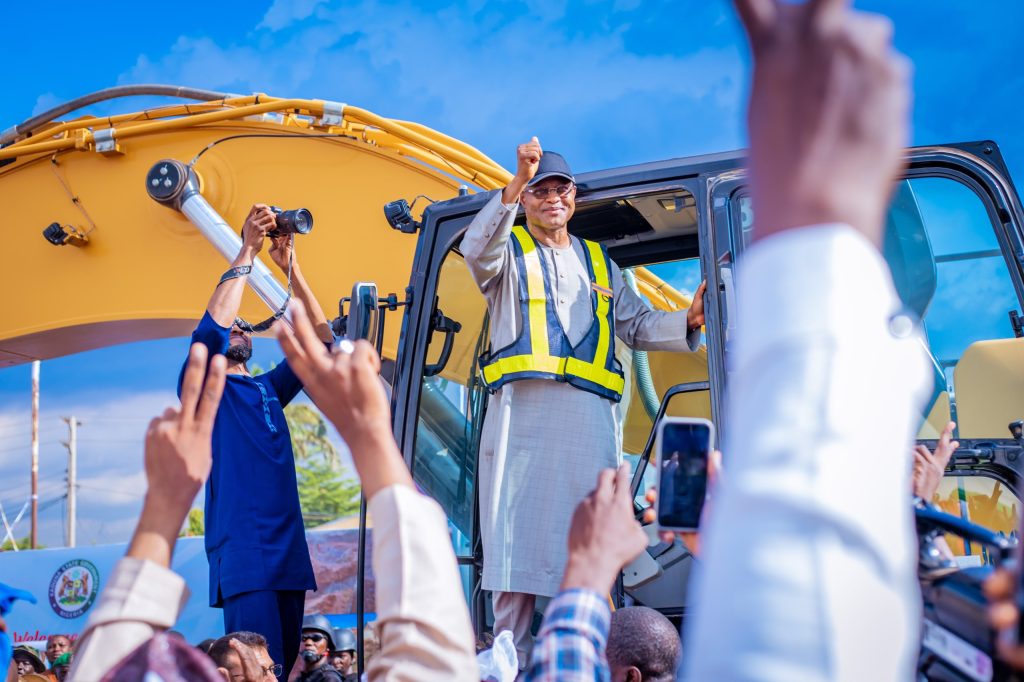 Uba Sani launches N34bn Rigasa flood control project, pays N2bn compensation to 1,000 residents 1 Uba Sani launches N34bn Rigasa flood control project, pays N2bn compensation to 1,000 residents