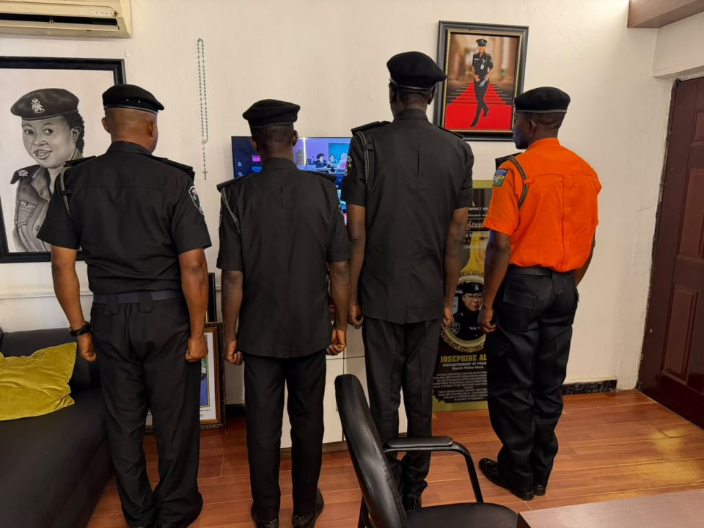 FCT police arrest 4 officers for extorting ICPC Chairman of ₦53,000 at illegal Abuja checkpoint 1 FCT police arrest 4 officers for extorting ICPC Chairman of ₦53,000 at illegal Abuja checkpoint