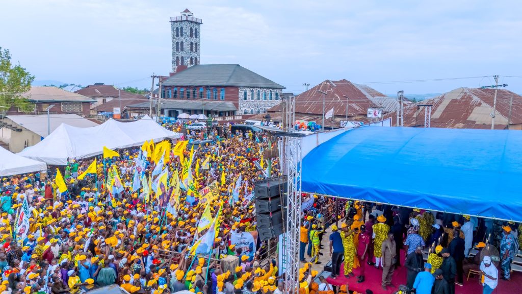 Osun LG poll: Adeleke urges peaceful participation after commissioning 10.4km Edunabon–Tonkere road 2 Osun LG poll: Adeleke urges peaceful participation after commissioning 10.4km Edunabon–Tonkere road