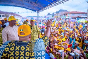 Adeleke opens 10-span Oke Fia flyover, says ‘they tried to stop us, but we delivered’ 2 Adeleke opens 10-span Oke Fia flyover, says ‘they tried to stop us, but we delivered’