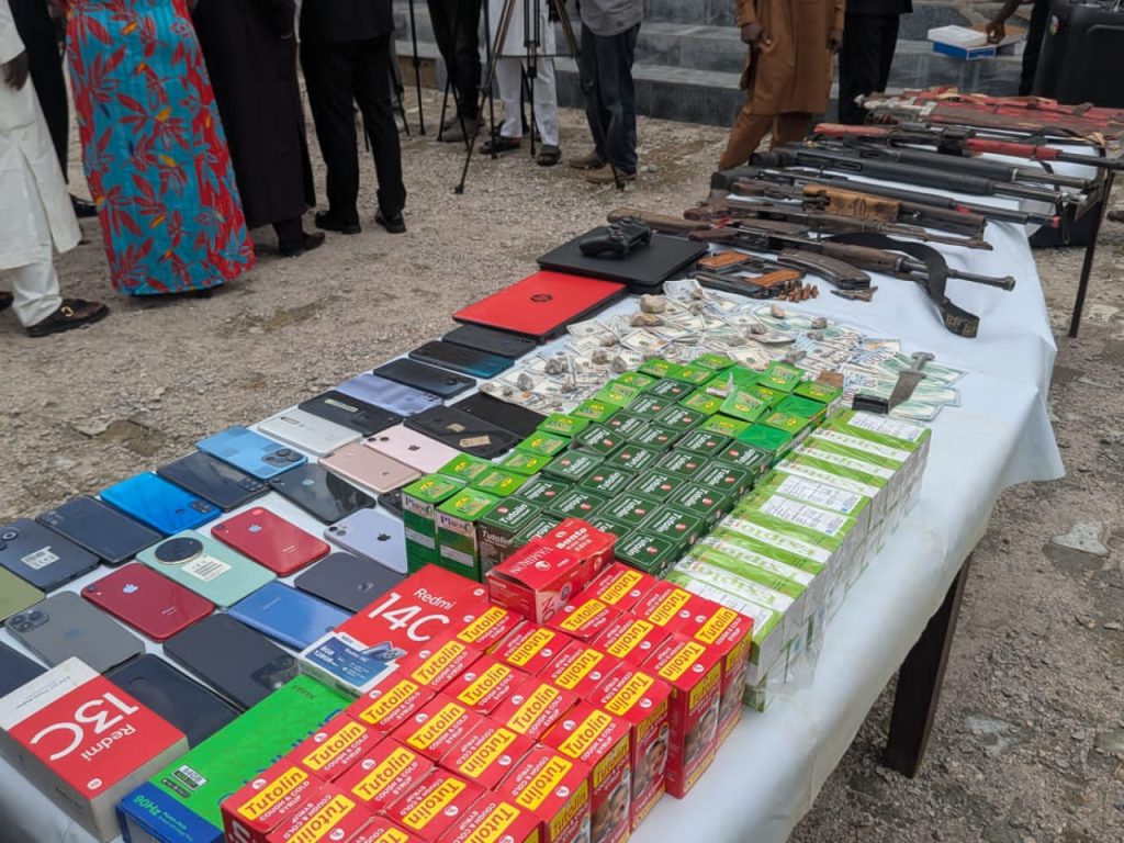 Kaduna police neutralise kidnap kingpin, arrest 16 suspects, recover weapons, ₦69m solar equipment 1 Kaduna police neutralise kidnap kingpin, arrest 16 suspects, recover weapons, ₦69m solar equipment