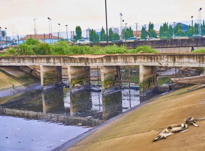 Flooding: FG, Lagos chart joint strategy to avert future disasters 6 Flooding: FG, Lagos chart joint strategy to avert future disasters