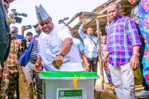 Osun election: Adeleke votes, alleges police intimidation, expresses confidence of victory 2 Osun election: Adeleke votes, alleges police intimidation, expresses confidence of victory