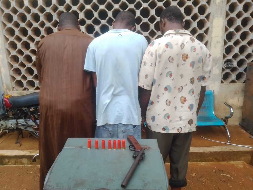 Oyo police arrest 3 suspected armed robbers, recover firearms, ammunition 1 Oyo police arrest 3 suspected armed robbers, recover firearms, ammunition